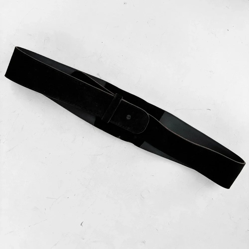 VTG Black Suede Wide Waist Belt Silver Tone Double Duck Motif Womens S